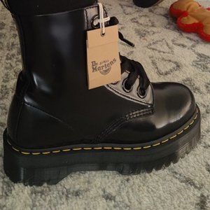 DR. MARTENS MOLLY PLATFORM BOOT - WOMEN'S SIZE 9